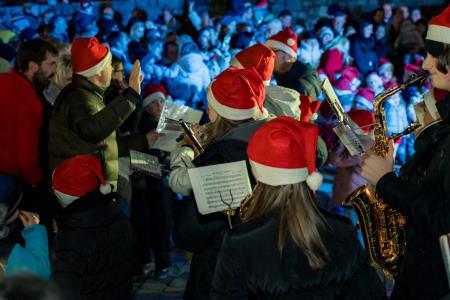 Prihod Dedka Mraza s spremstvom